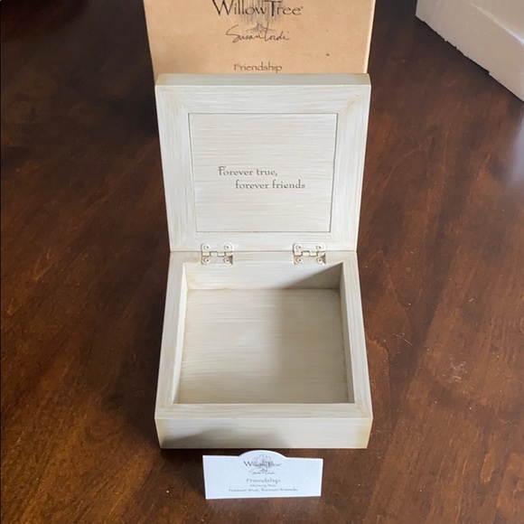 Friendship Keepsake Box sculpted by Susan Lordi | Willow Tree - New in Box - Picture 6 of 12